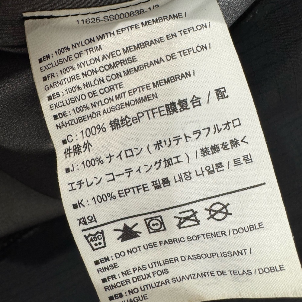 Arc'Teryx GoreTex Pro Shell Theta AR Black Jacket - Picture 10 of 11
